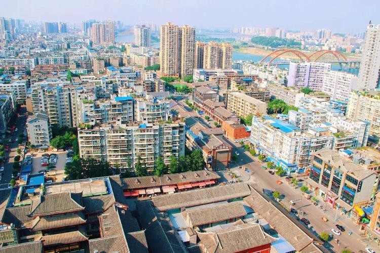 南充城市中心:展示现代都市特征